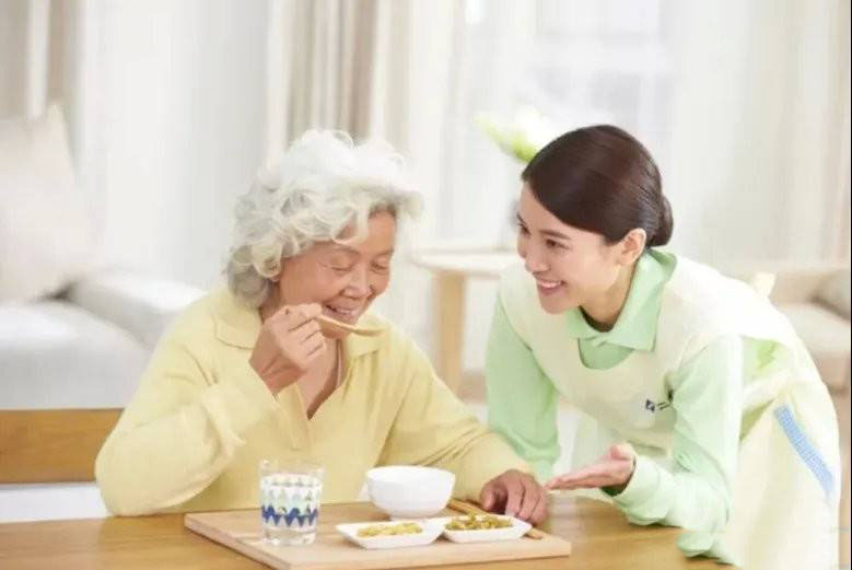 臥床不起老人如何護理？牢記這“六勤”和“六避免”